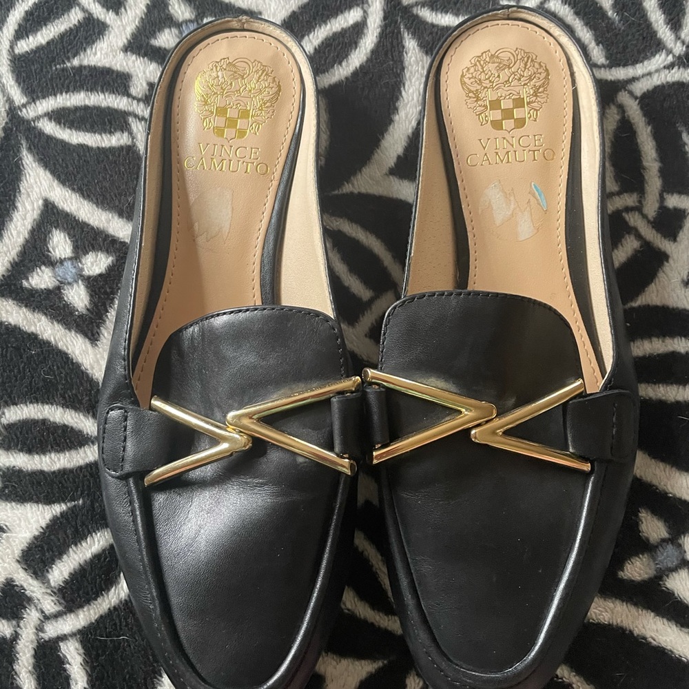 Vince Camuto  black leather flats w gold detail size 7.5